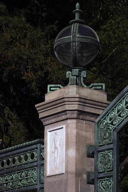 DSC_0226_left_pillar